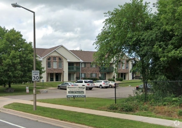 Building Photo - Hunters Ridge