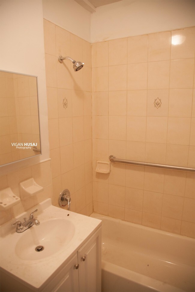 Building Photo - 2084 Valentine Ave