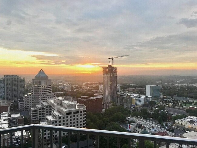 Foto del edificio - 210 N Church St