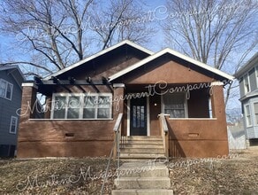 Building Photo - 1118 W 7th St