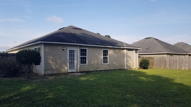 Foto del edificio - Charming 3BR/2BA Home Near Moody AFB – Large Backyard