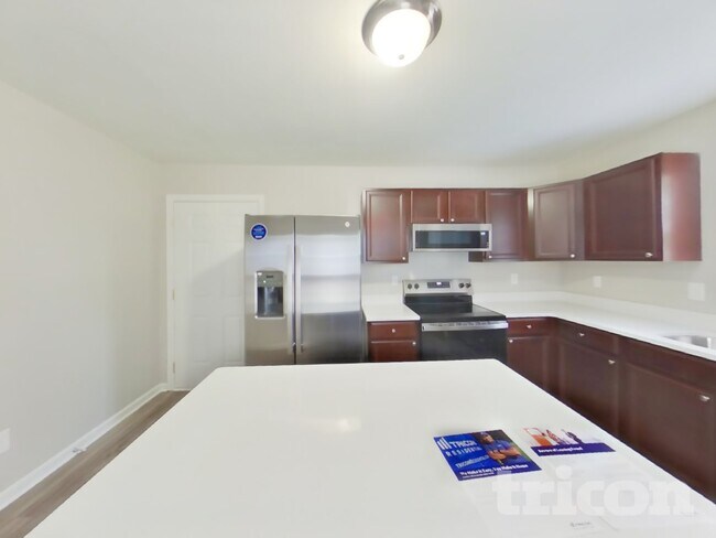 Foto del edificio - 321 Lingonberry Dr