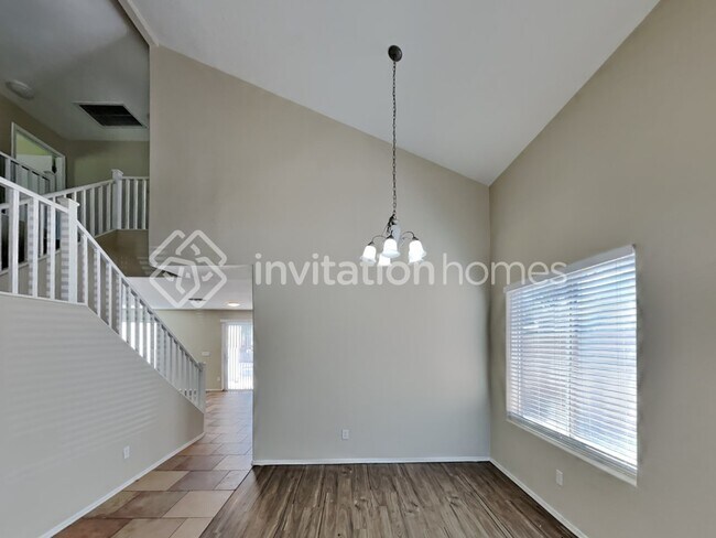 Building Photo - 6627 W Hughes Dr