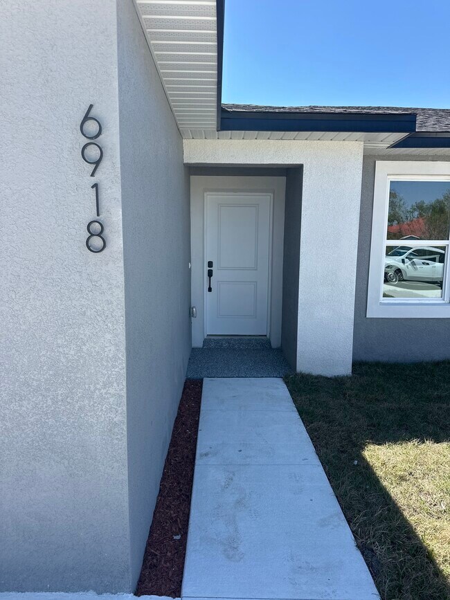 Foto del edificio - 6918-6920 Dickinson Dr