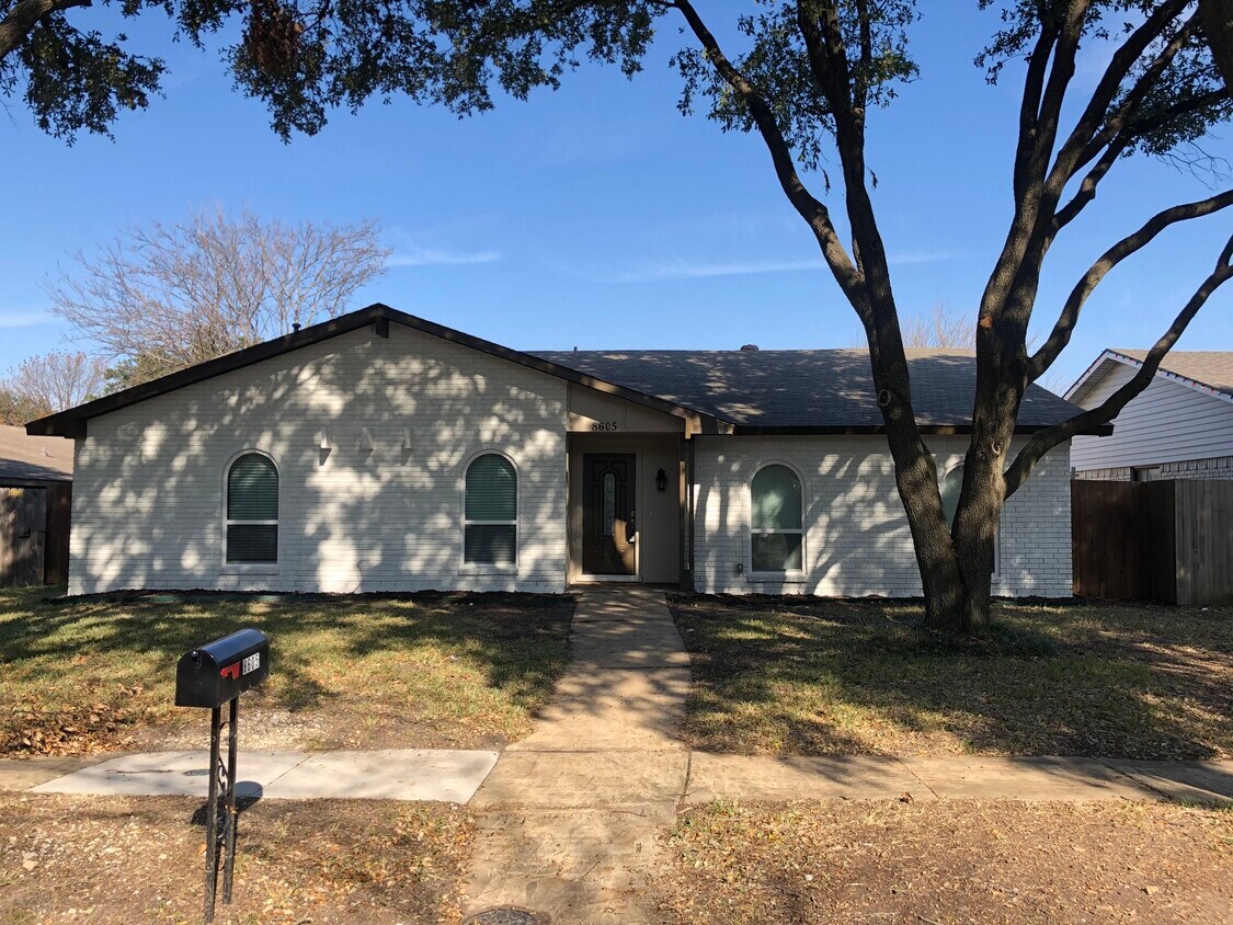 8605 Grumman Dr, Dallas, TX 75228 House for Rent in Dallas, TX