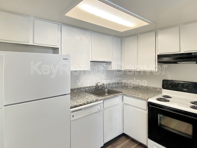 Building Photo - 17053 E Tennessee Dr