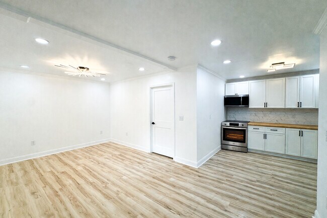 Foto del edificio - 711 W 44th St