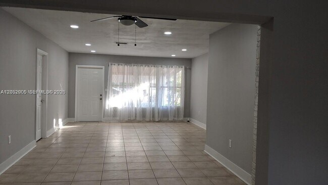 Foto del edificio - 6461 Evans St
