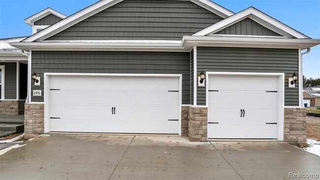 Building Photo - 1375 McCully Ln