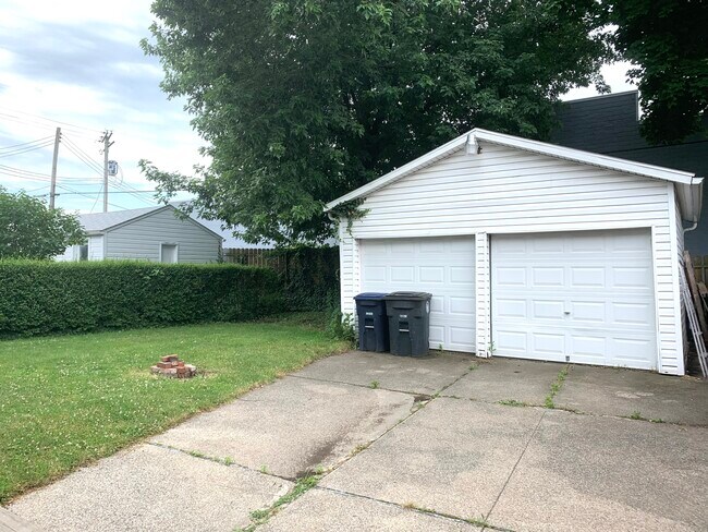 Foto del edificio - 720 Roselawn Ave