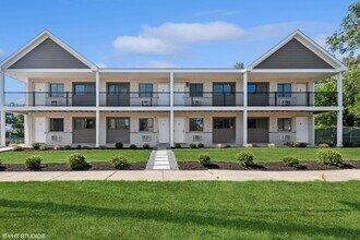 Building Photo - 15701 Lamon Ave