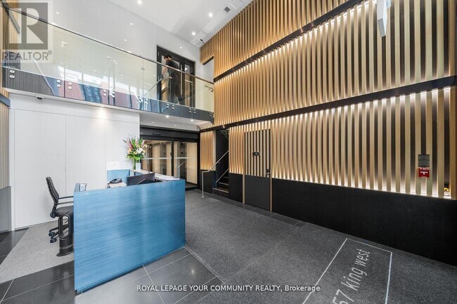 Photo du bâtiment - 357 King St W