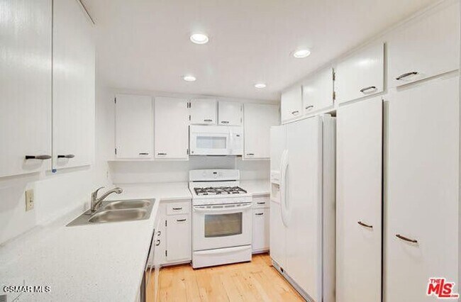 Foto del edificio - Welcome to this charming 1 bedroom+1 bathroom