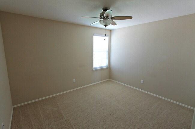 Building Photo - Spacious 3-Bedroom + Study Home in Desirab...