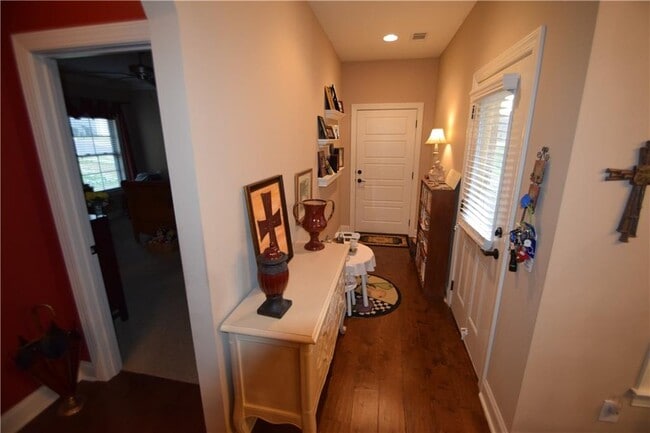 Building Photo - 983 Starr Ct