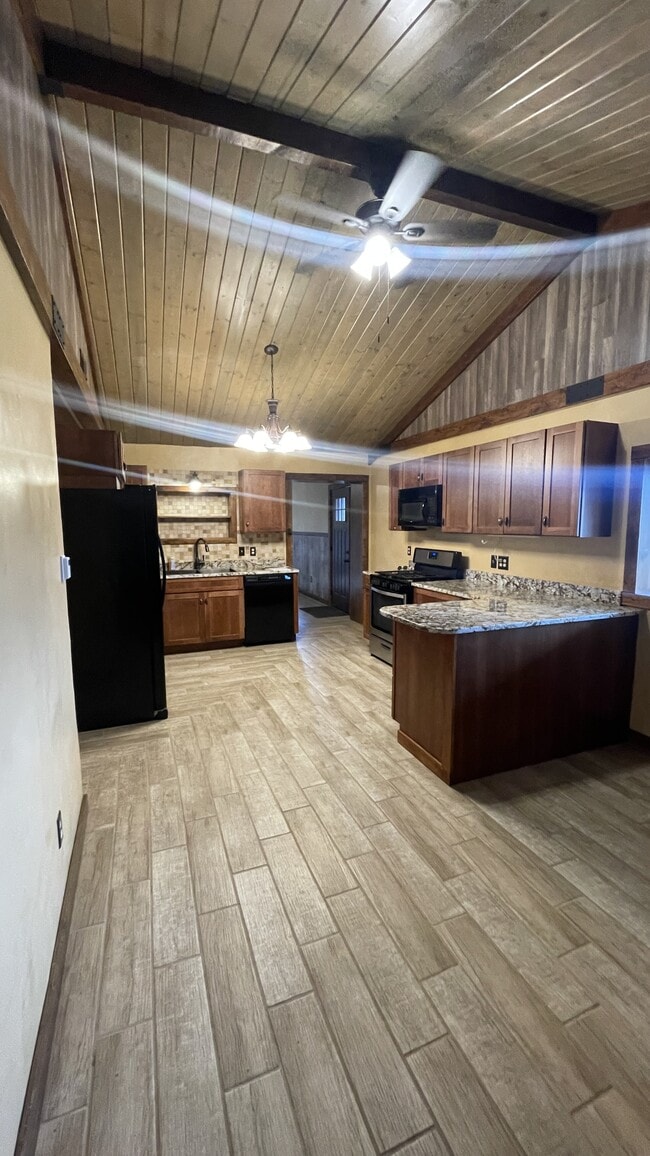 Building Photo - 1 Crystal Creek Dr