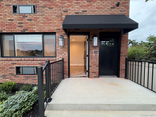 Foto del edificio - 455 Sunrise Hwy