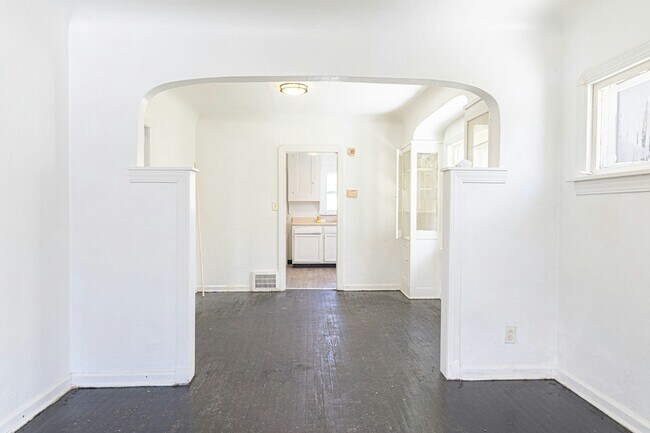 Building Photo - 7913 Connecticut Ave