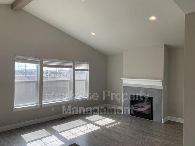 Foto del edificio - 474 NE Oak Ave