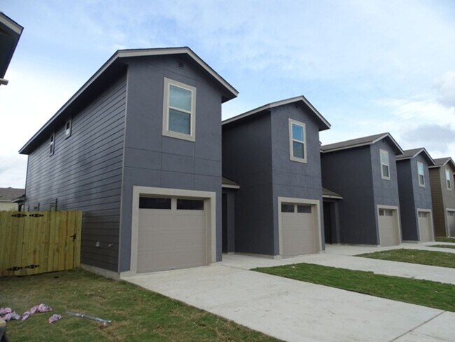 Foto del edificio - 6411 Luglio Ln