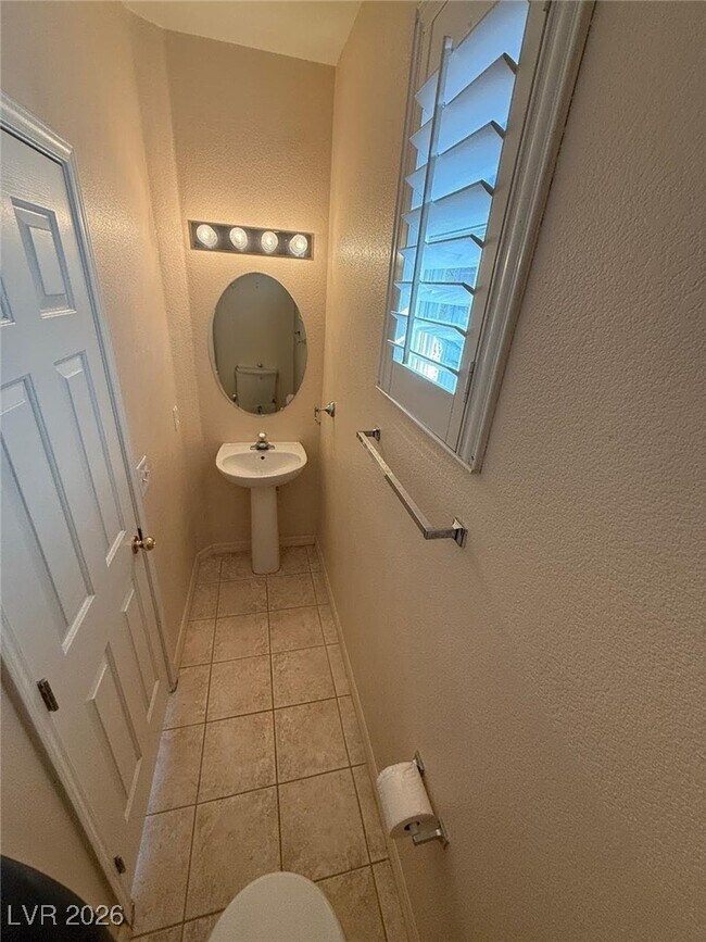 Foto del edificio - 664 Solitude Point Ave