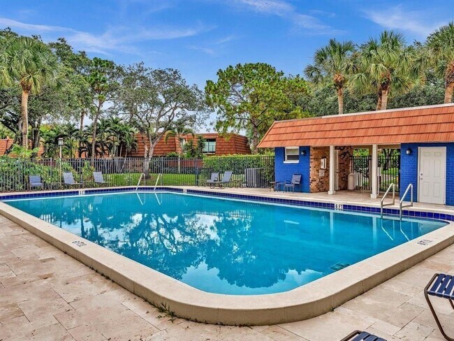 Foto del edificio - 1545 Augusta Cir