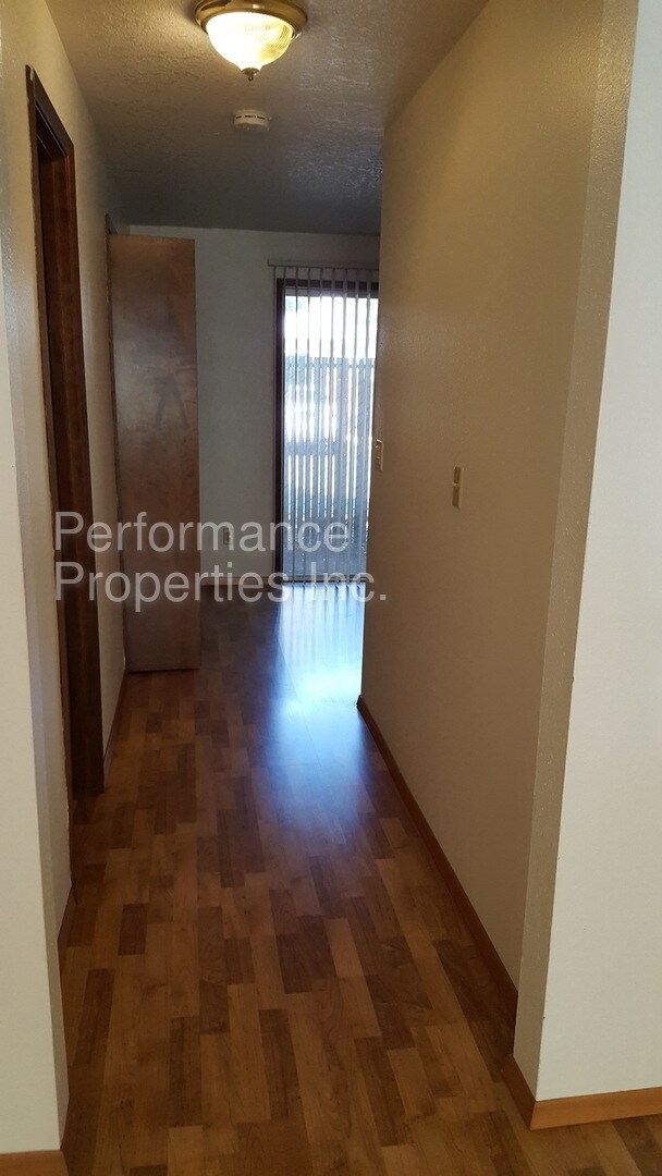 Foto del edificio - 19230 SE River Rd