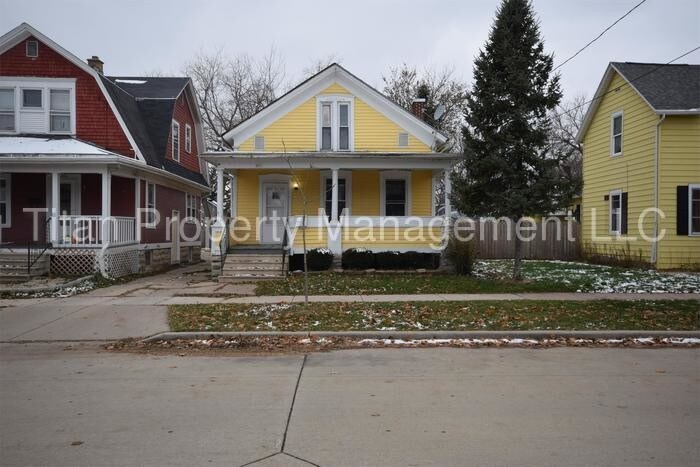 Primary Photo - Large 2 Bedroom Single Family-Oshkosh East