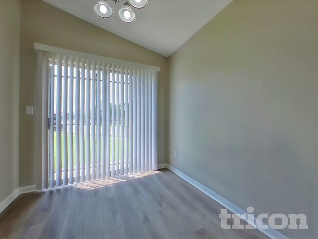 Foto del edificio - 3239 Kelling St