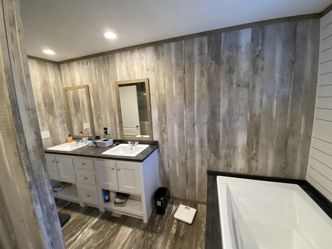 Building Photo - 222 Lincolnville Ave