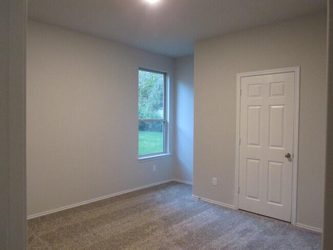 Building Photo - 404 Duchess River Rd