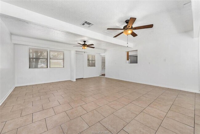 Building Photo - 308 Sulphur Springs Rd
