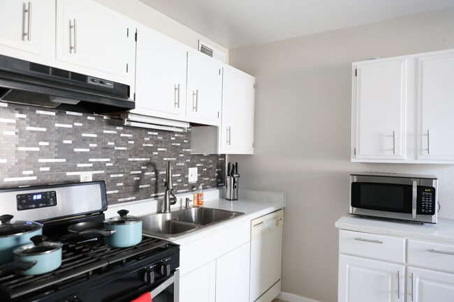 Microwave included! - 8612 Echo St