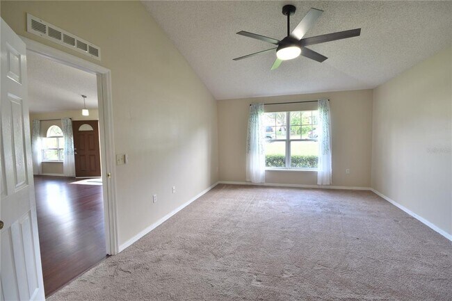 Foto del edificio - 1006 Fox Trail Ave