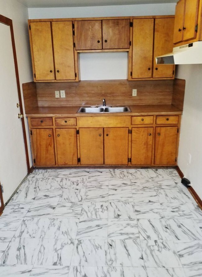 Building Photo - MOVE IN PENDING 1785 Harriot St.