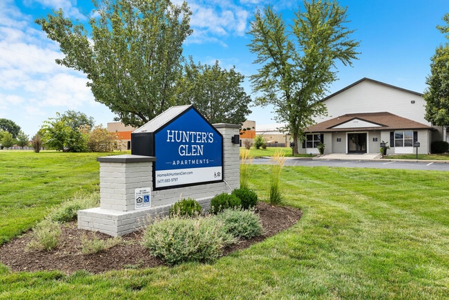Building Photo - Hunters Glen