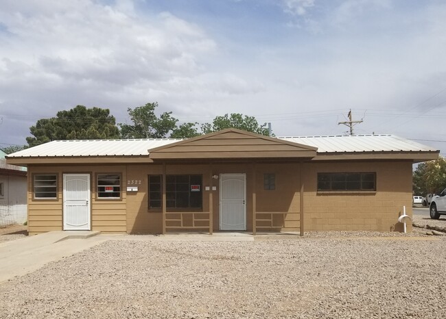 Building Photo - 2322 Country Club Dr