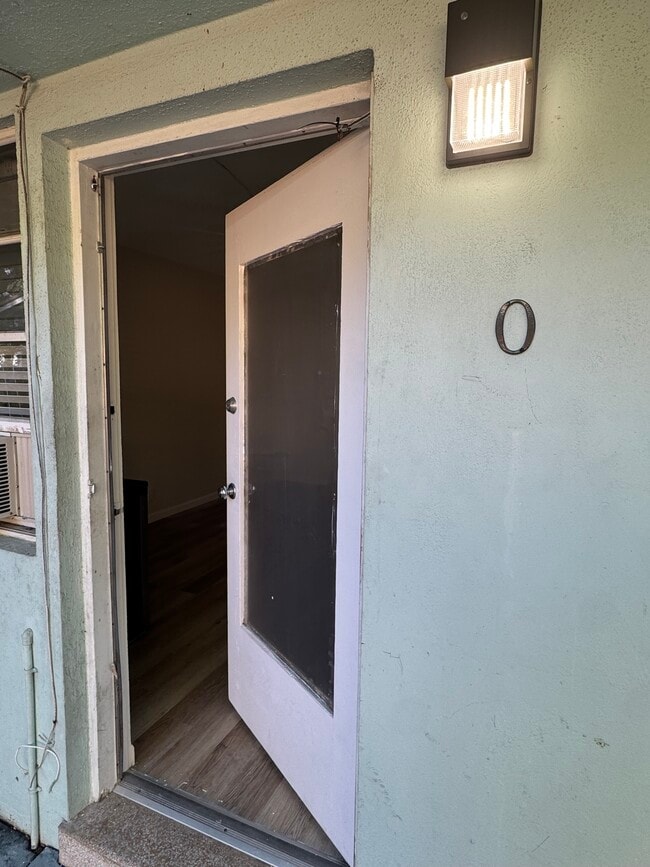 Building Photo - 217 SW 11th Ct