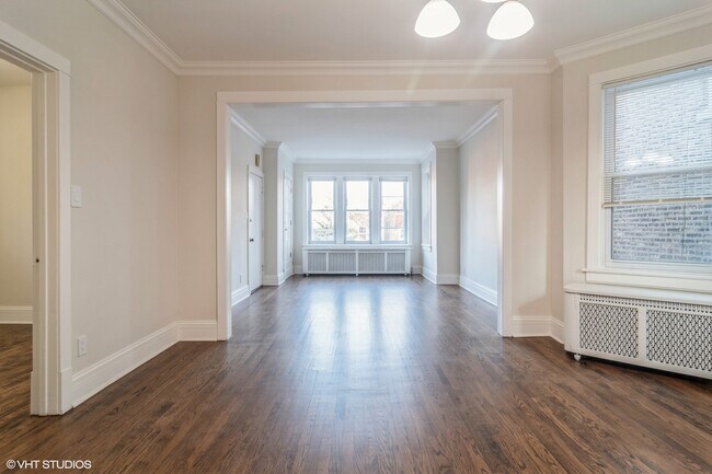 Foto del edificio - 3352 N Springfield Ave