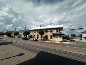 Building Photo - 1 W Main St
