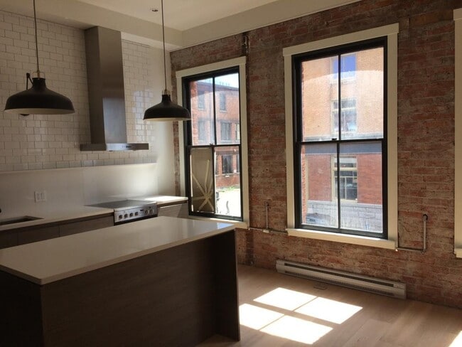 Building Photo - 506 Fort St