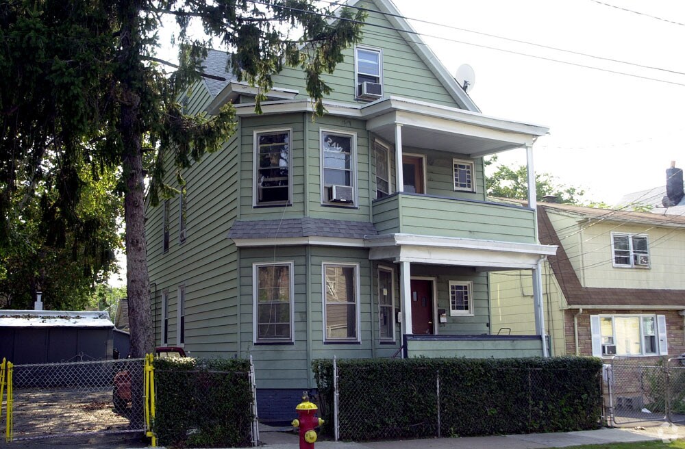 Primary Photo - 308 Pacific St