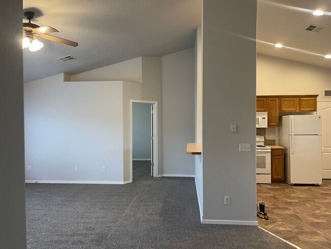 Building Photo - 3 Bedroom Caldwell home