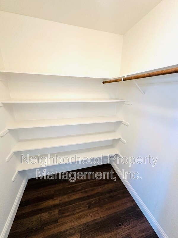 Building Photo - 708 Spruce Ave