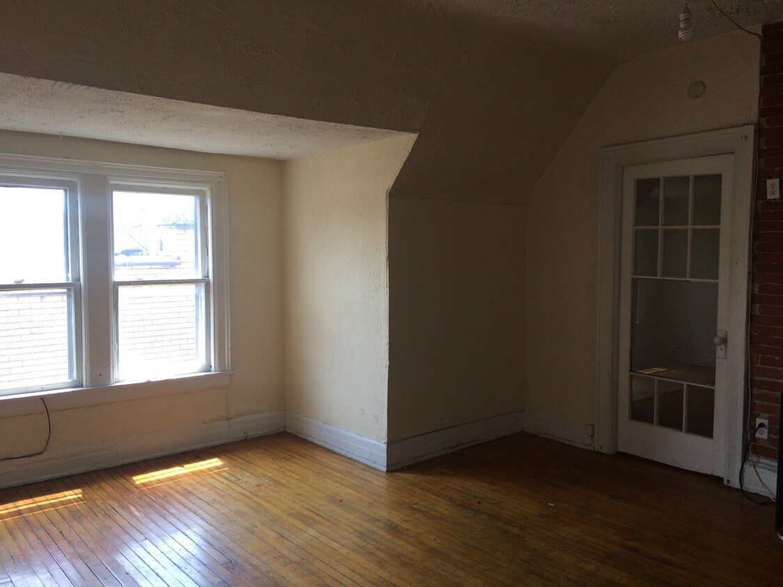 Foto principal - 1006 Elmwood Ave