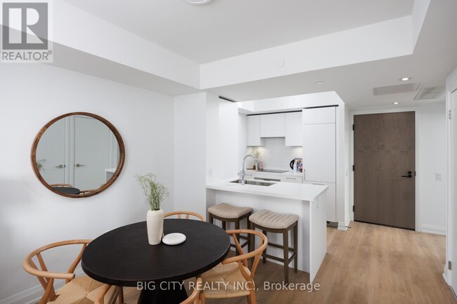 Building Photo - 36-836 Brentcliffe Rd