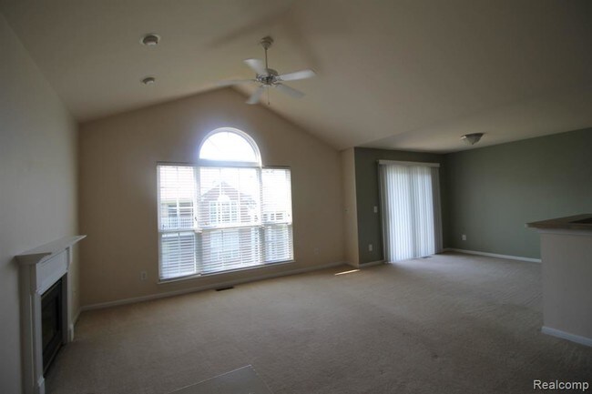 Foto del edificio - 16324 Chatham Dr