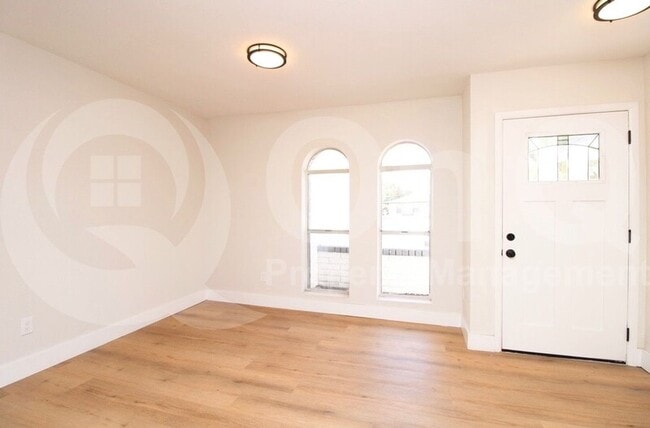 Building Photo - 4708 W San Miguel Ave