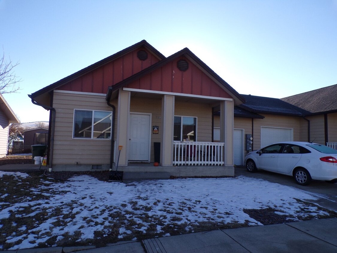 2208 Jakob Ave, La Grande, OR 97850 House Rental in La Grande, OR