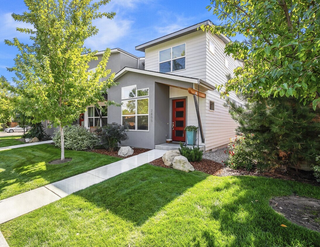Primary Photo - 2805 W Pleasanton Ave